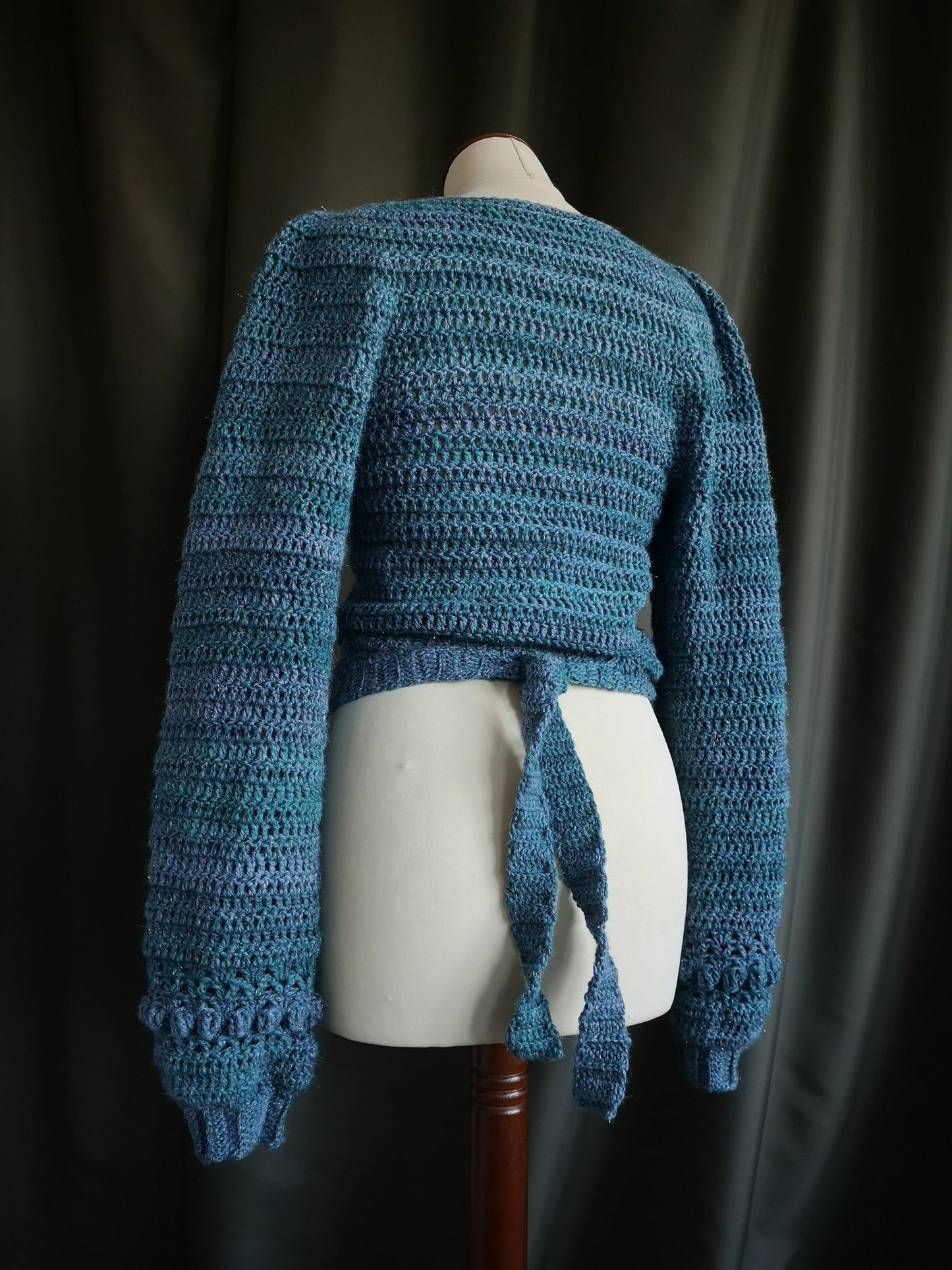 AURORA crochet tutorial: Wrap cardigan with puffed shoulders - Maana Crafts