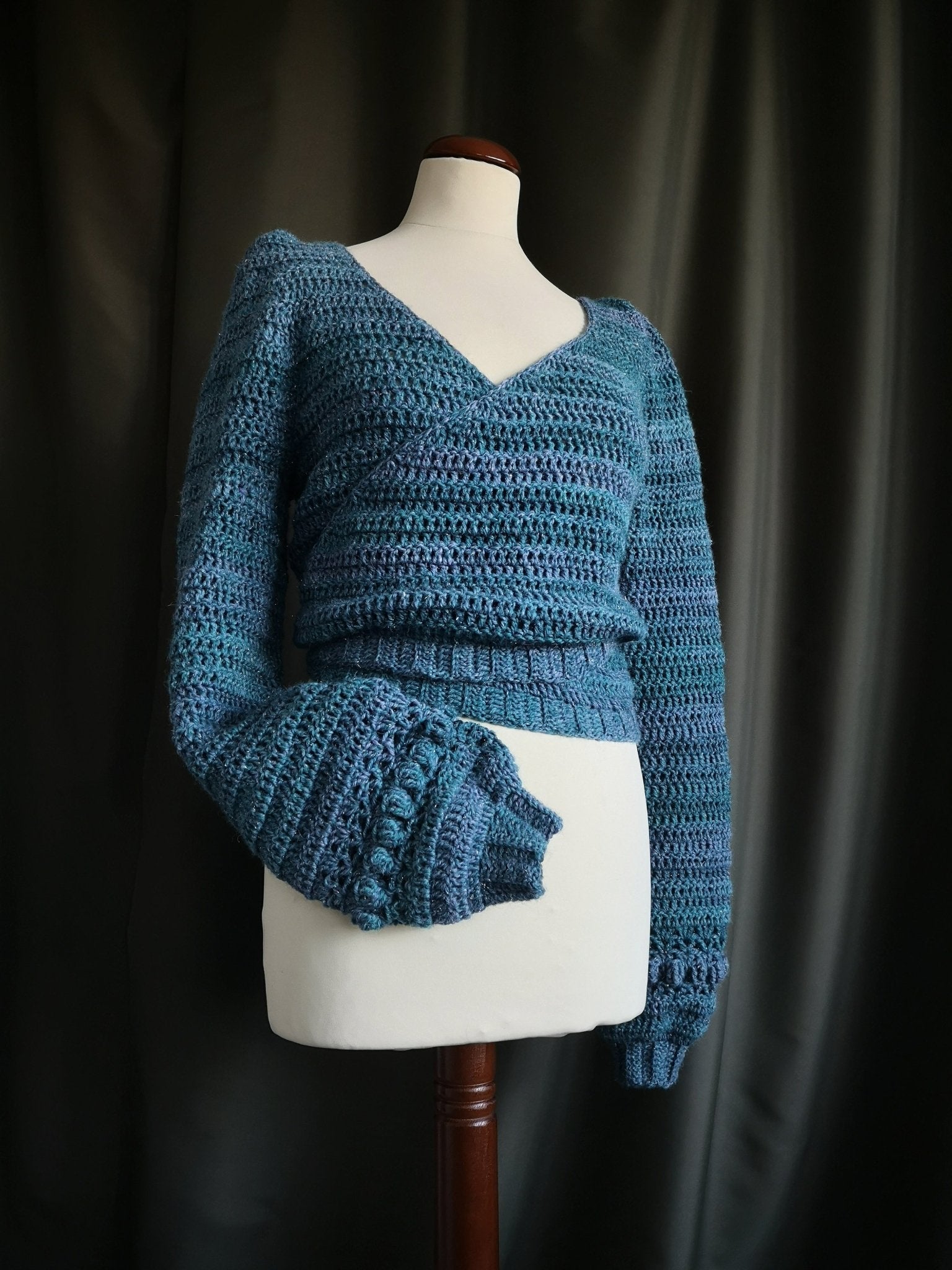 AURORA crochet tutorial: Wrap cardigan with puffed shoulders - Maana Crafts