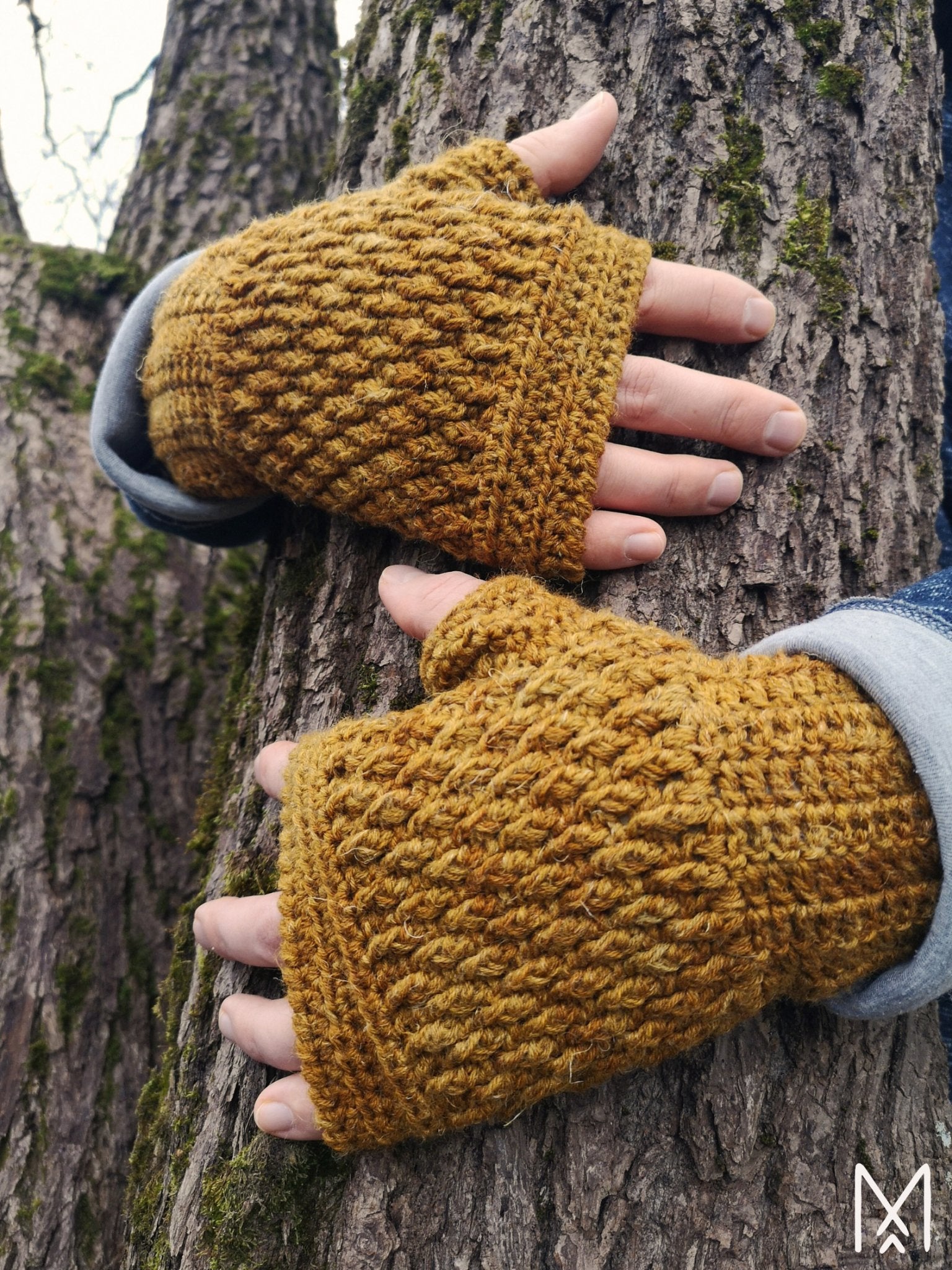 KAARNA crochet pattern: Fingerless gloves - Maana Crafts