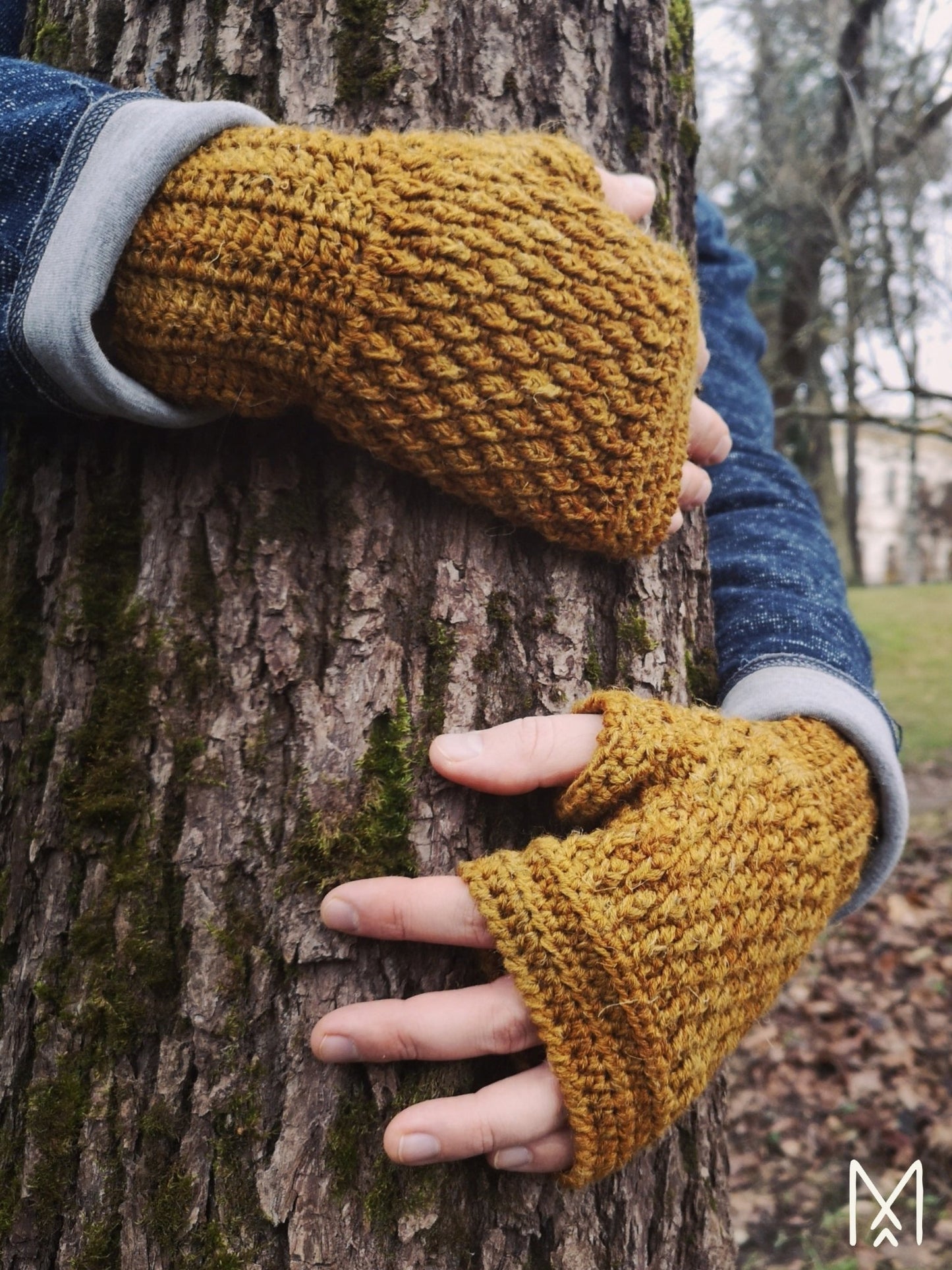 KAARNA crochet pattern: Fingerless gloves - Maana Crafts