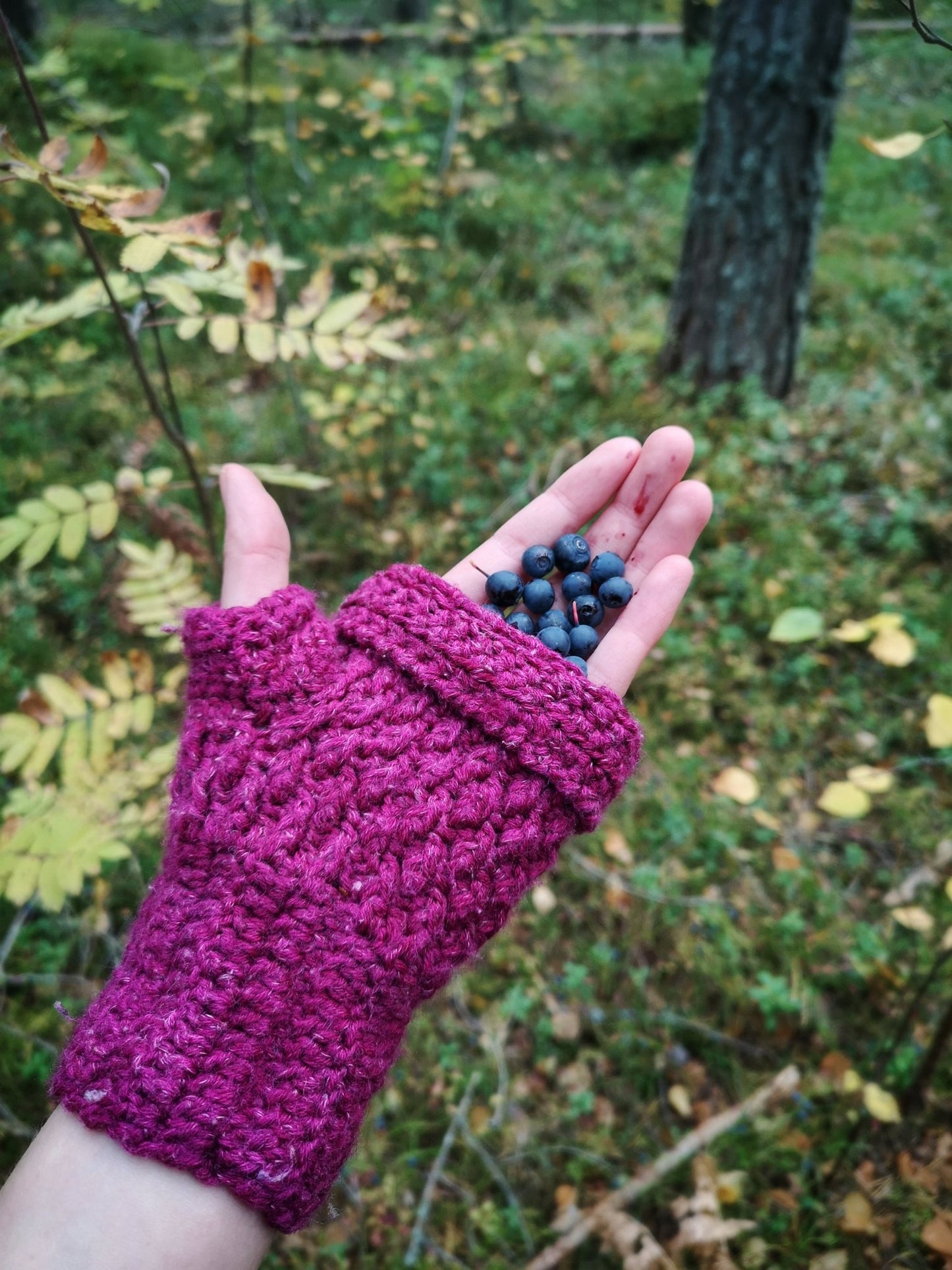 KAARNA crochet pattern: Fingerless gloves - Maana Crafts