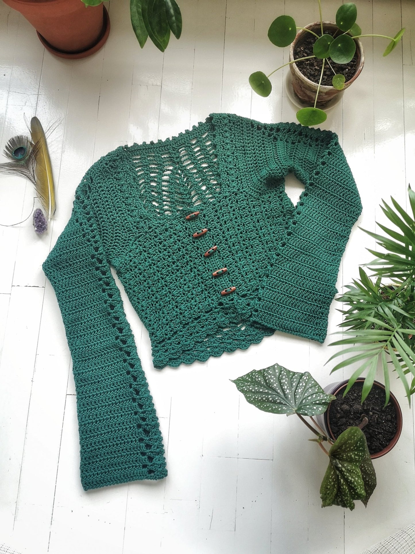 OLIVIA crochet tutorial: Cute cardigan with buttons - Maana Crafts