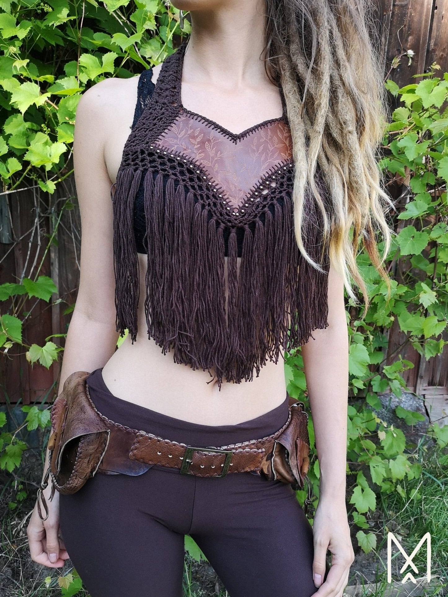 VALERIA crochet tutorial: Fringe collar with leather neckline - Maana Crafts